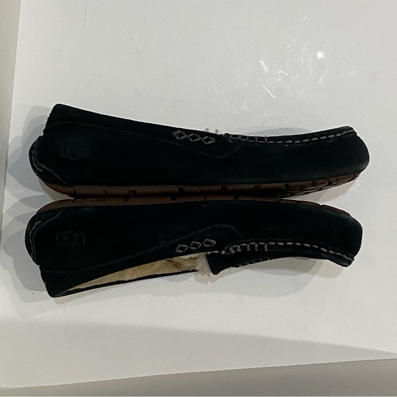 UGG Ansley Women’s 7.5 Black Suede Shearling Moccasin Slippers - Picture 5 of 10